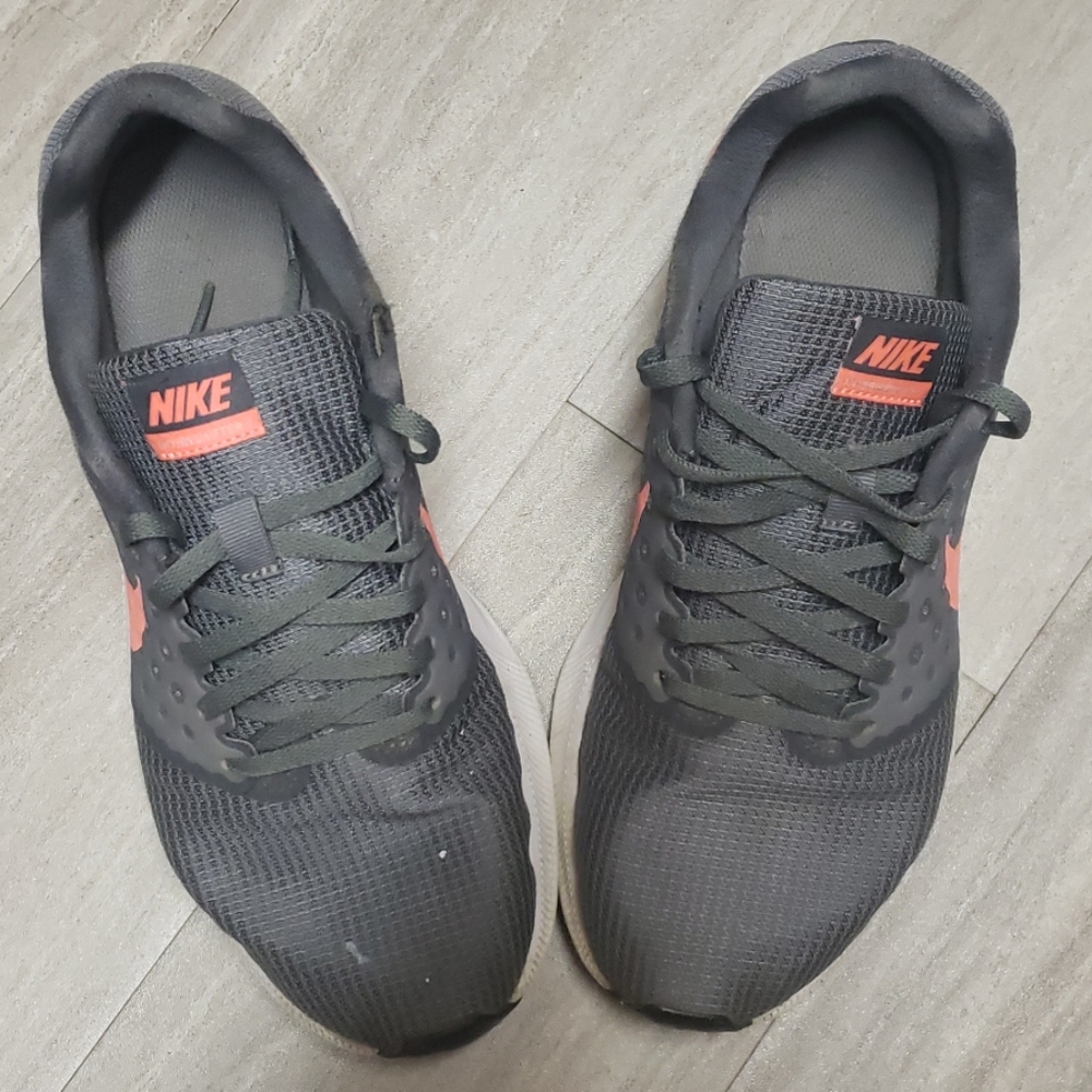 Womens Nike Running Sneakers sz 9
